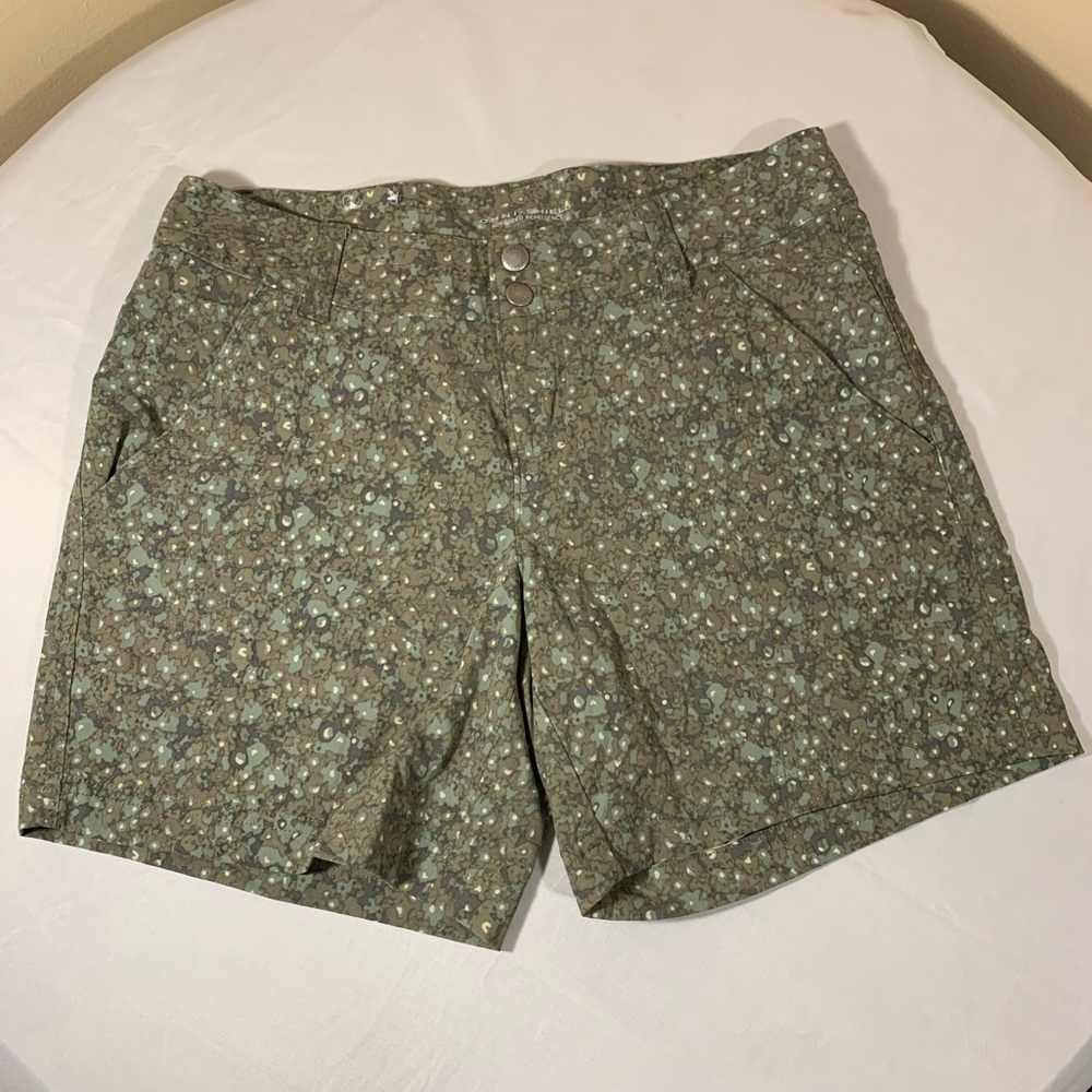 Columbia green floral shorts